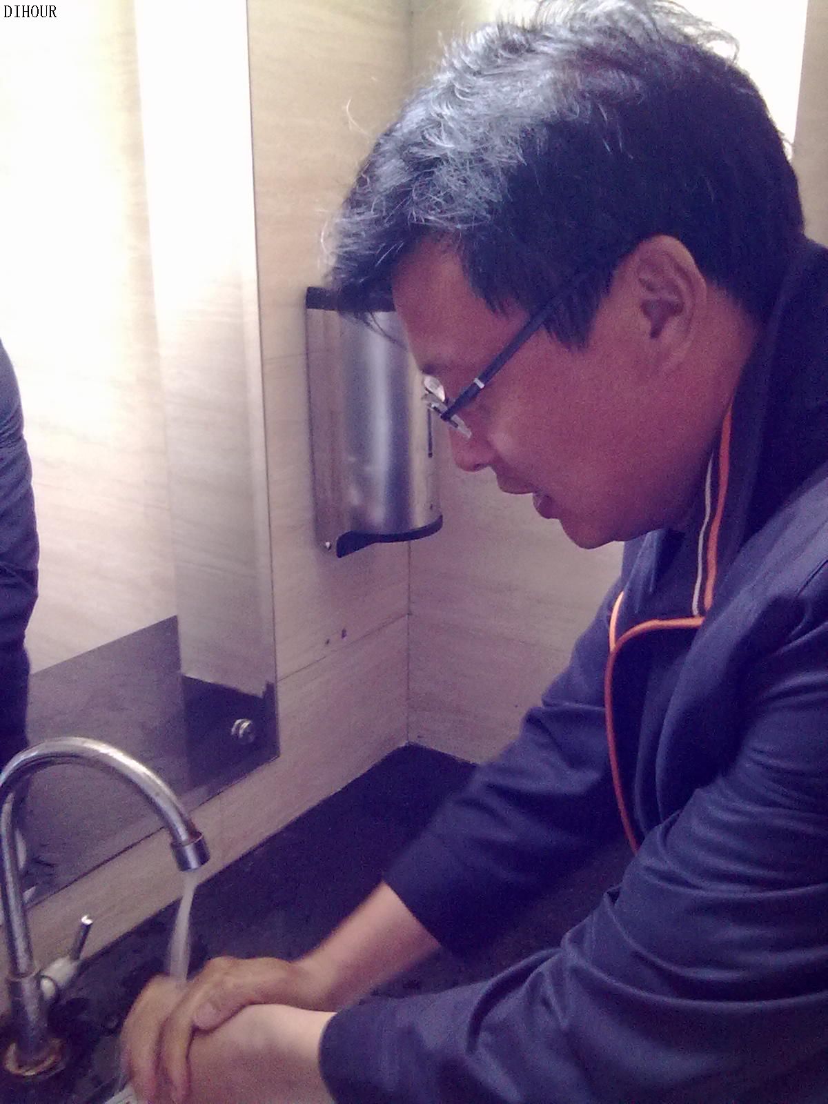北京華潤五彩城使用DH2000型不銹鋼感應(yīng)皂液器